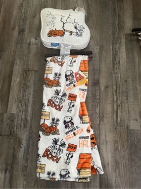 NWT Peanuts Snoopy Halloween Throw Blanket & Pillow Set Pumpkin Boo